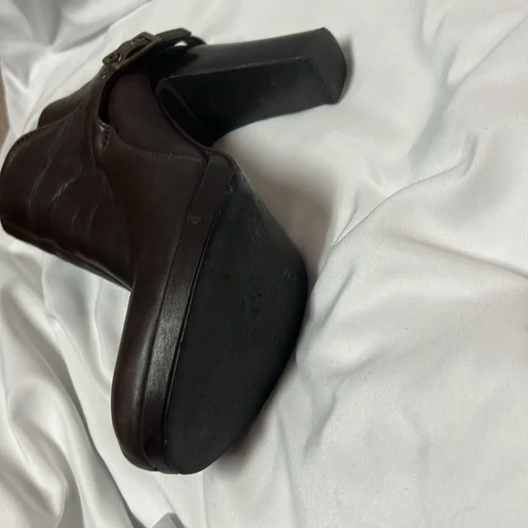 Brown leather simply Vera Wang Boots - Picture 3 of 5